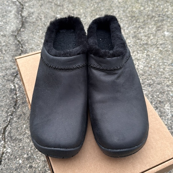 Merrell Women's Encore Ice 4 Moccasin in Smooth black - Picture 3 of 6